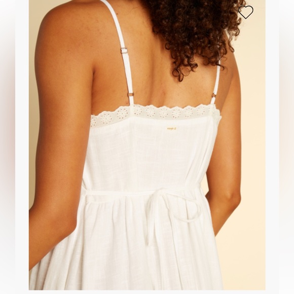 Billabong white midi lace dress. Never worn. Size small. Linen material. - Picture 3 of 7
